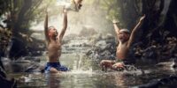 BoysSplashing