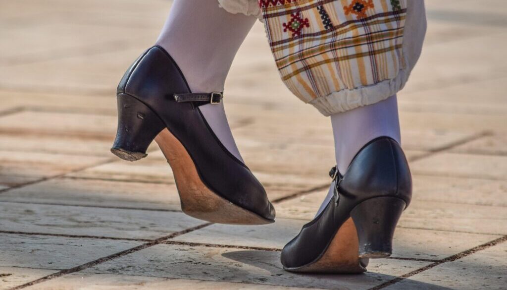 dimitrisvetsikas1969-shoes-3074169_1920